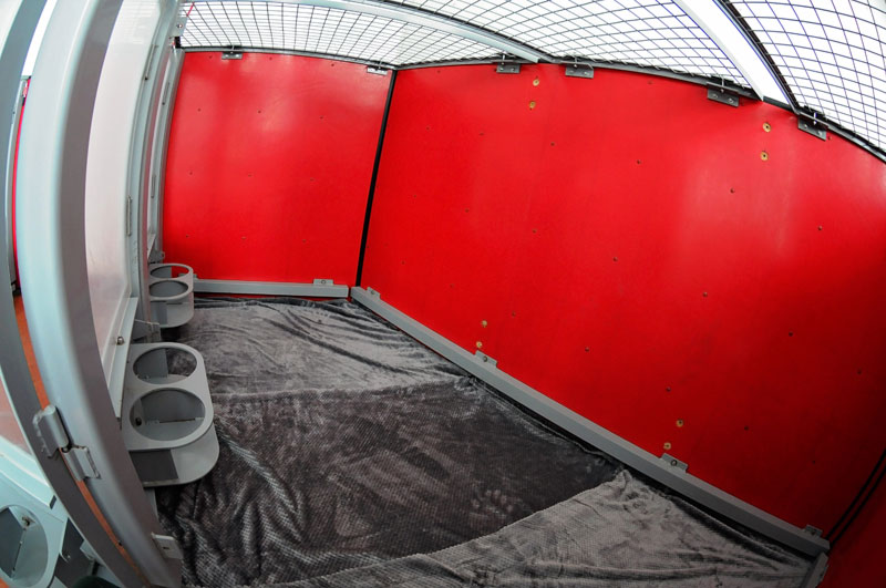 Extra large resting areas with removable walls. Extra large resting areas with removable walls.